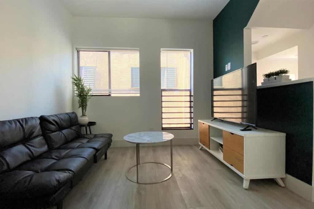 Вилла 3Bd/3Ba Modern Hollywood Townhouse With Private Rooftop Лос-Анджелес Экстерьер фото