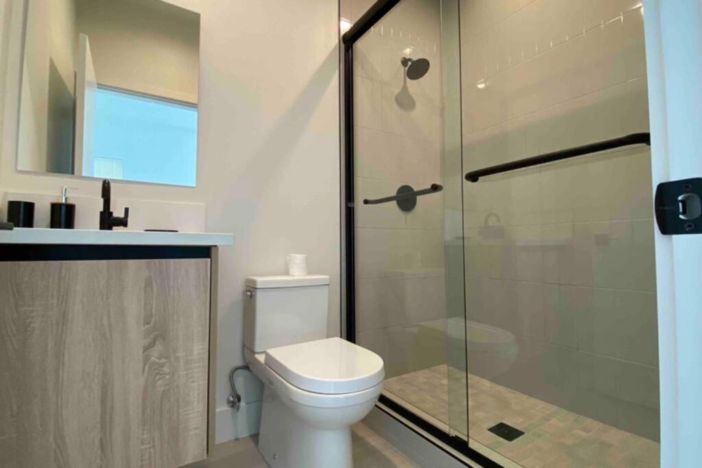 Вилла 3Bd/3Ba Modern Hollywood Townhouse With Private Rooftop Лос-Анджелес Экстерьер фото